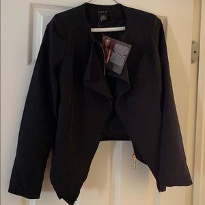 Crop jacket w zipper and waterfall fabric detail